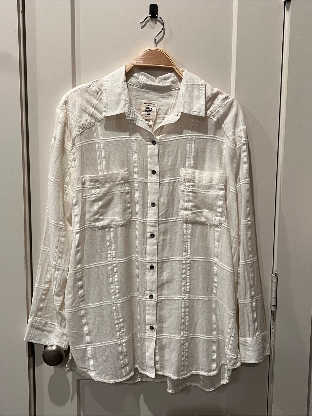 Billabong White Textured Button-Front Women's Shirt..never worn